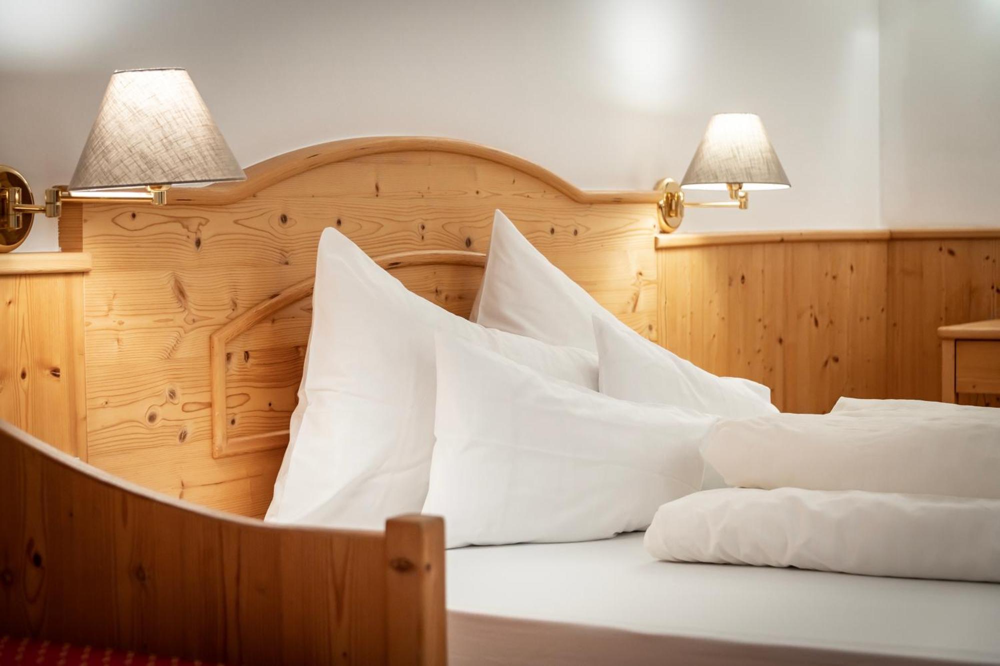 Hotel Torgglerhof Брессаноне Экстерьер фото
