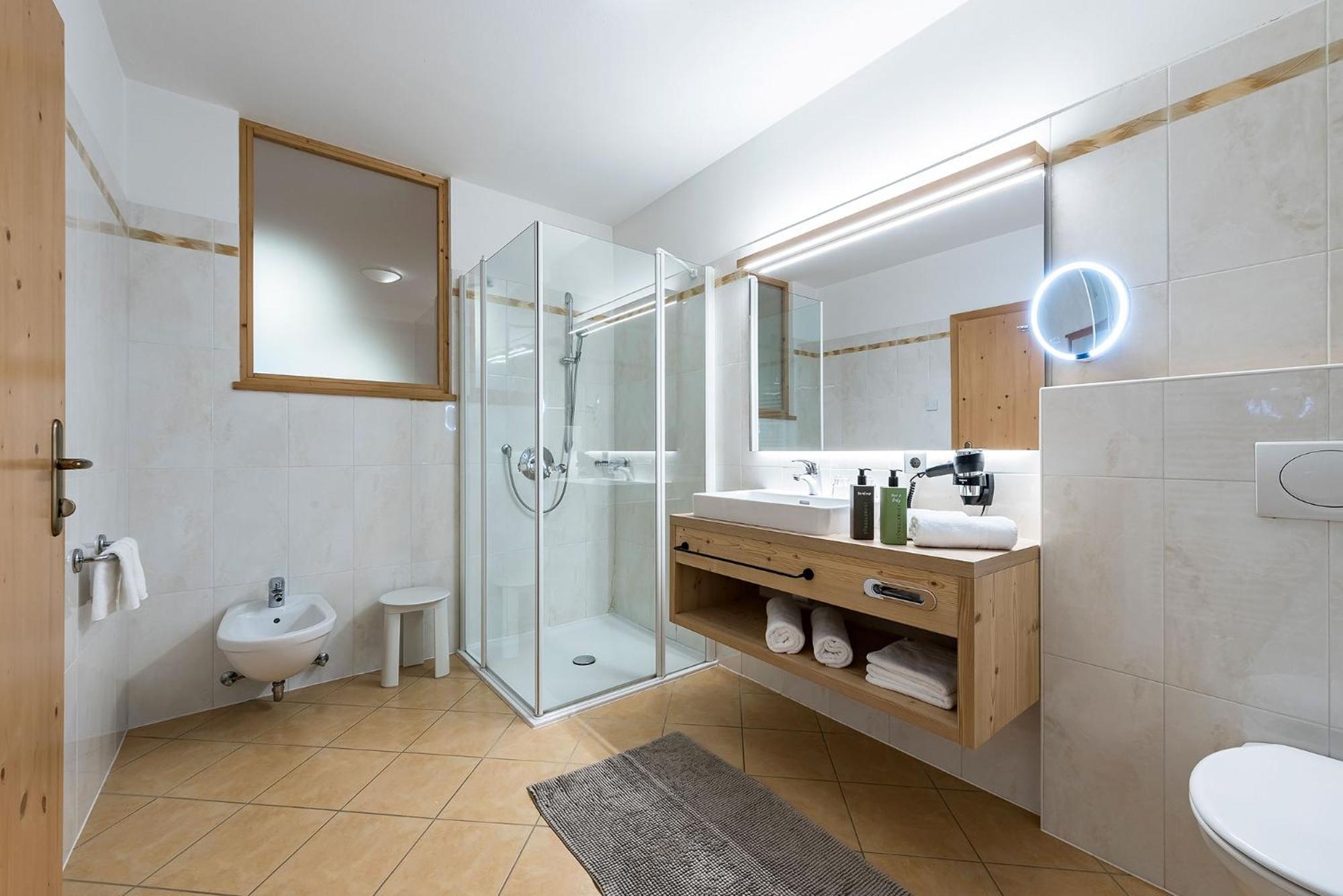 Hotel Torgglerhof Брессаноне Экстерьер фото