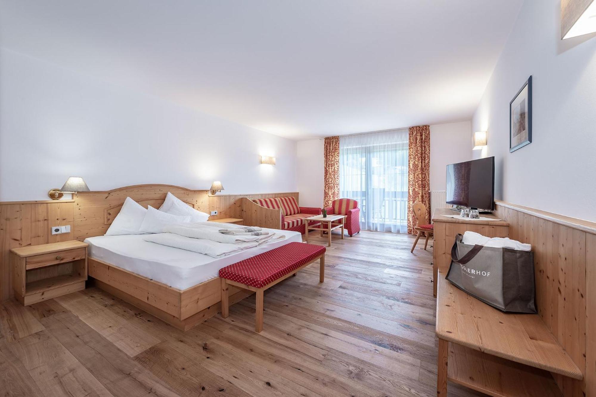 Hotel Torgglerhof Брессаноне Экстерьер фото