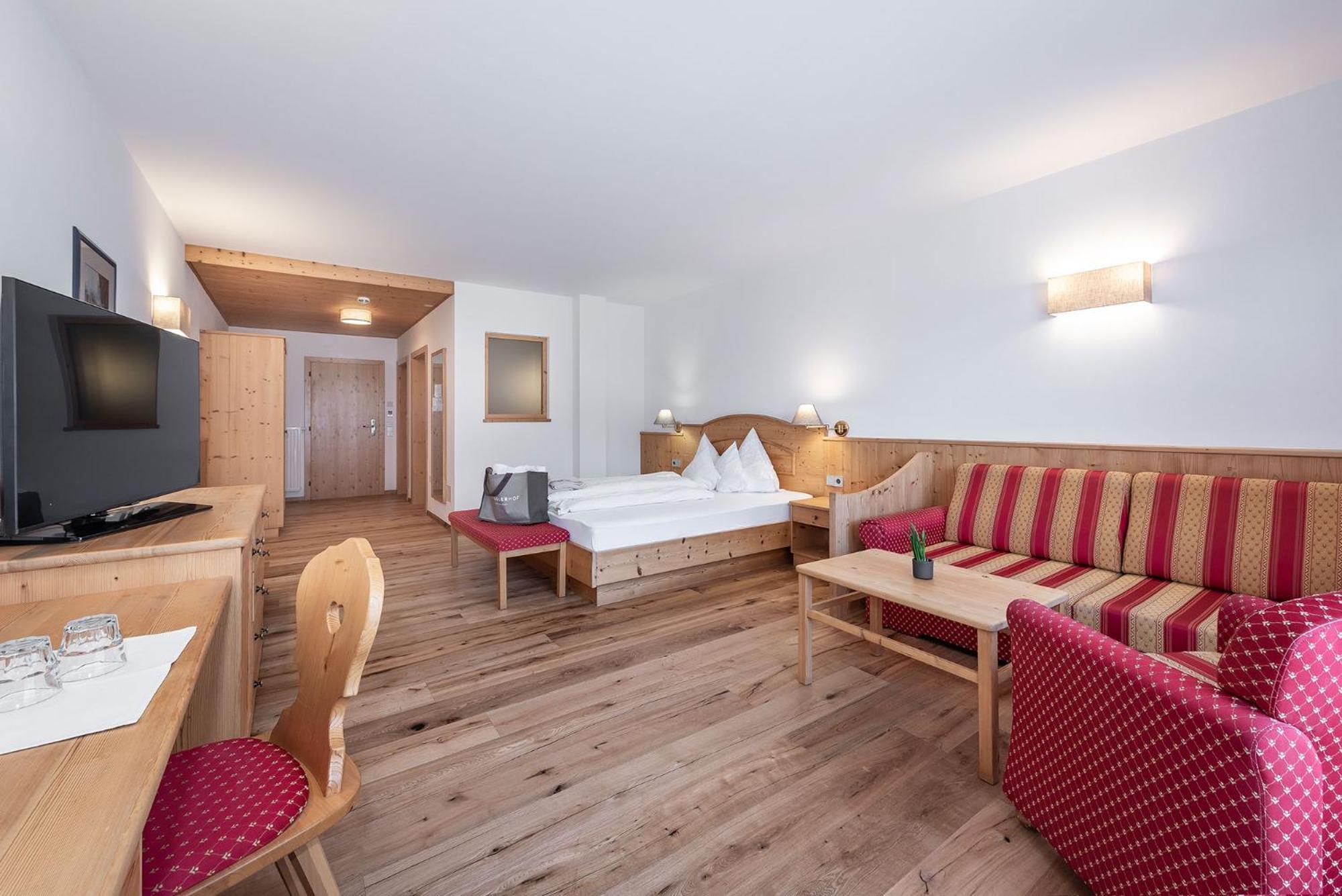 Hotel Torgglerhof Брессаноне Экстерьер фото